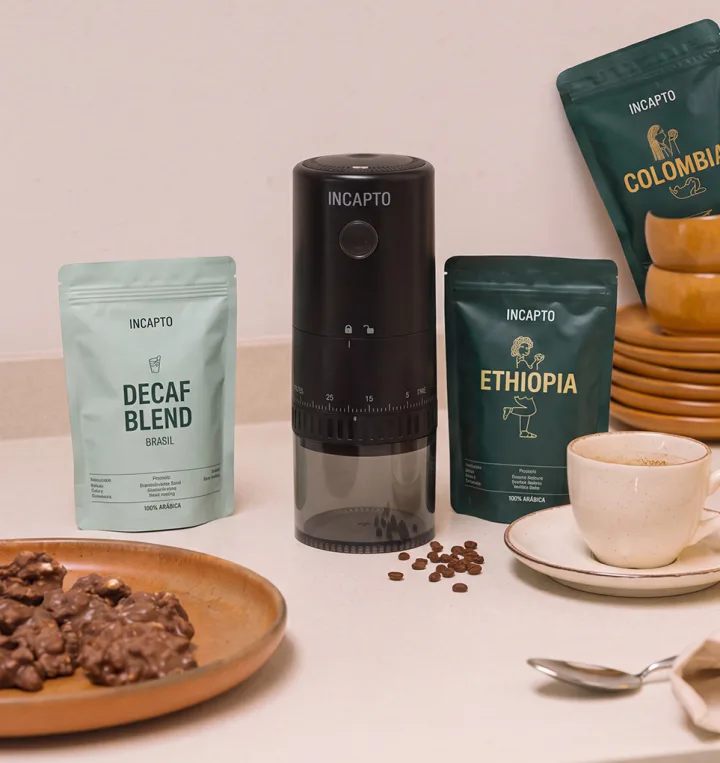 Caffè monorigine in grani con macinino elettrico